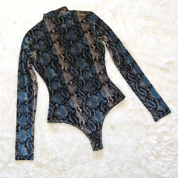 🔴LOWEST! I.AM.GIA Teal Velvet Snakeskin Bodysuit with Thumbholes - Picture 11 of 17